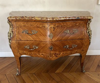 Chest of drawers with curved front and sides,...