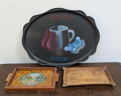 *Oval painted tin tray with scalloped edge,...