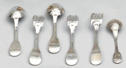 Lot en argent composé de deux couverts de...