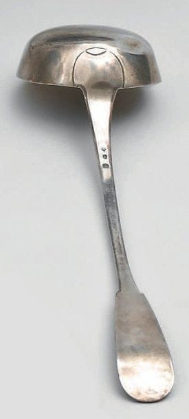 Louche en argent. Modèle uni plat. Poinçon...