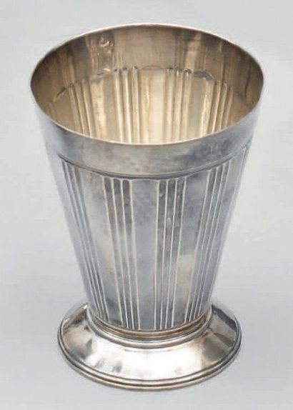 Timbale tronconique en argent de style Art...