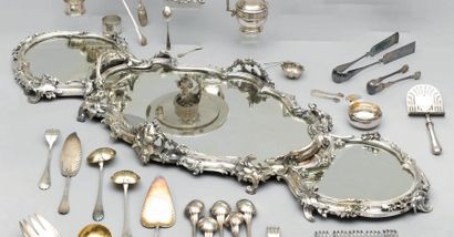 Important surtout centre de table en bronze...