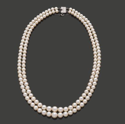 Collier de deux rangs de perles de culture...