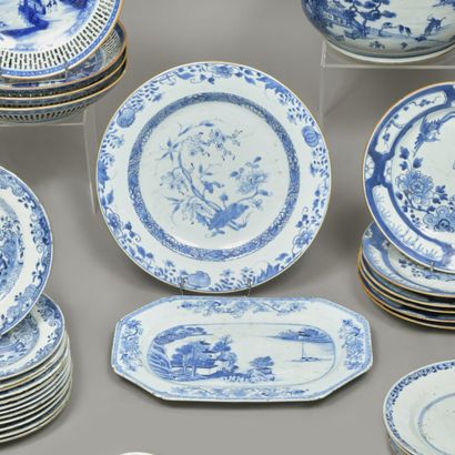 Chine, XVIIIe siècle. Plat rond en porcelaine...
