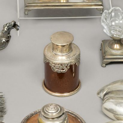 Pot à thé en céramique émaillée marron, le...