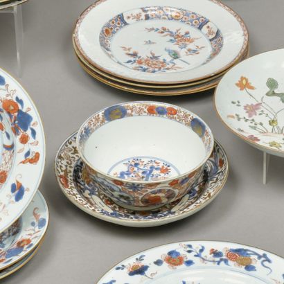 China, 18th century. Small porcelain bowl...
