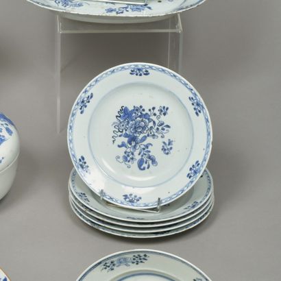 Chine, XVIIIe siècle. Suite de cinq assiettes...