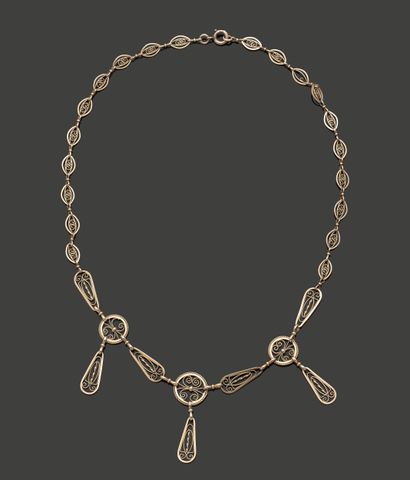 Collier draperie en or jaune 18K (750), les...