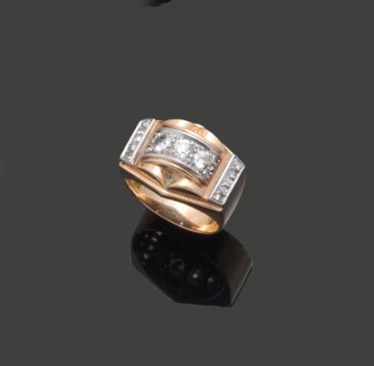 Bague en or jaune et or gris 18K (750), sertie...