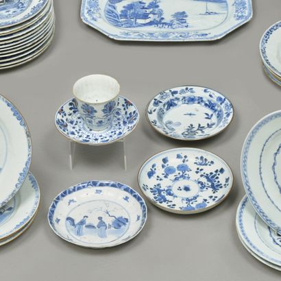 Chine, XVIIIe siècle. Ensemble en porcelaine...