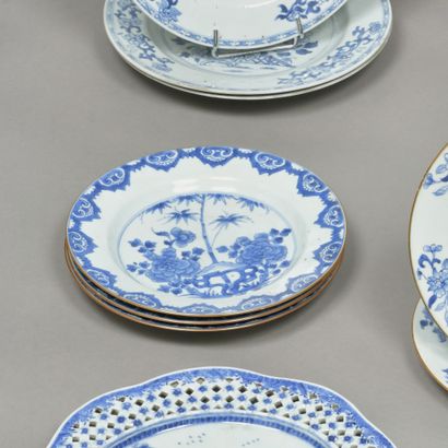 Chine, XVIIIe siècle. Trois assiettes en...