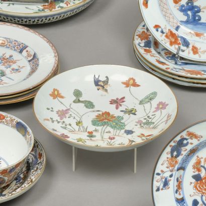 China, 18th century. Small porcelain bowl...