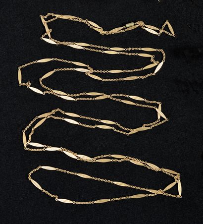 Long sautoir en or jaune 18K (750), les maillons...