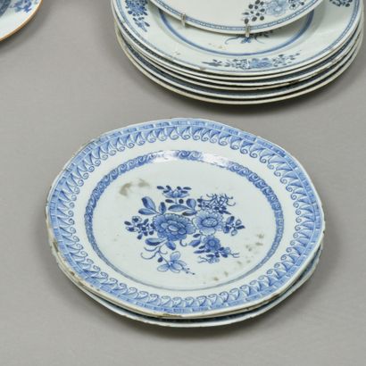 Chine, XVIIIe siècle. Trois assiettes octogonales...