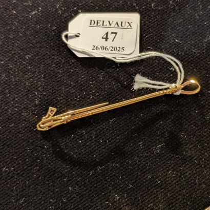 Epingle en or jaune 18K (750), figurant une...