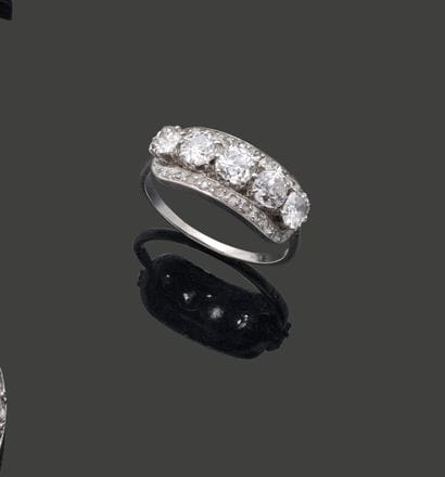Bague en or gris 18K (750) et platine, formée...
