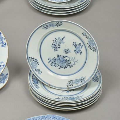 Chine, XVIIIe siècle. Suite de sept assiettes...