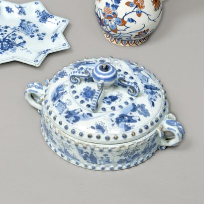 Delft, XVIIIe siècle. Grande boîte ronde...