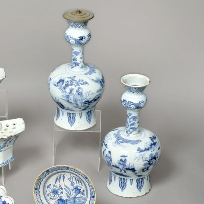Delft, XVIIIe siècle. Paire de grands vases...