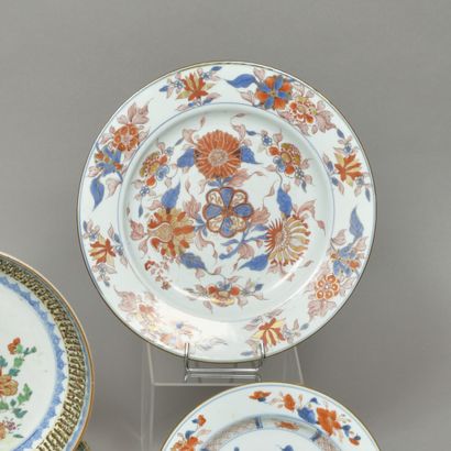 Chine, XVIIIe siècle. Plat en porcelaine...