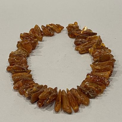 Amber beads necklace. Weight: 160 g.
