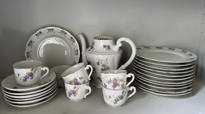 Service à thé et à gâteaux en porcelaine...