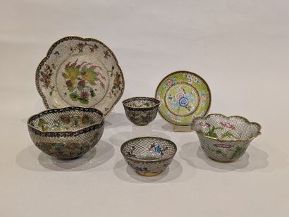 China. Set in plique-à-jour enamels with...