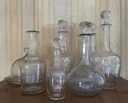 Ensemble de carafes en cristal, dont deux...