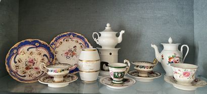 Porcelaines du XIXe siècle : paire de tasses...
