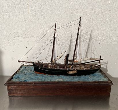 Maquette du Confiance, bateau à voile et...