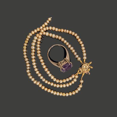 Ring in 9K (375) yellow gold, set with an...