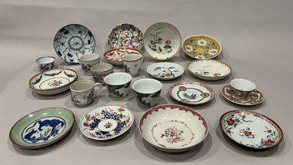 China. Porcelain set decorated in polychrome...