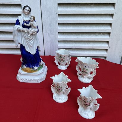 Ensemble en porcelaine polychrome comprenant...