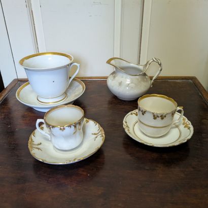 Deux parties de service à thé en porcelaine...