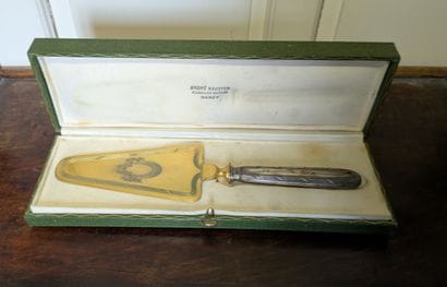 Silver (925) pie server with ribbon-wrapped...