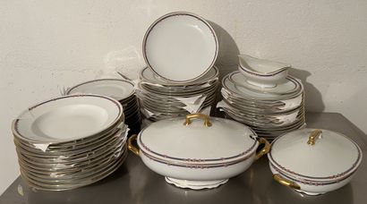 Limoges. Important service de table en porcelaine...