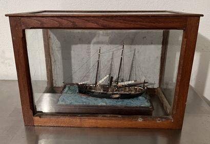 Maquette du Confiance, bateau à voile et...