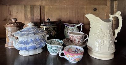 Ensemble de faïences : tasse Minton, tasse...