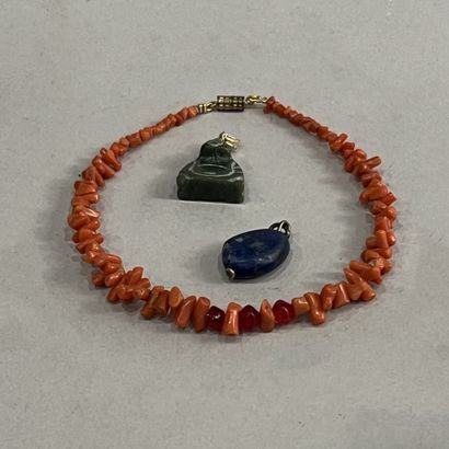 Set: small bracelet in rough coral beads,...