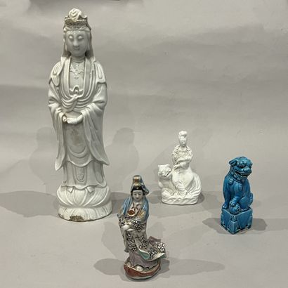 China. Set of porcelain statuettes: - Guanyin,...