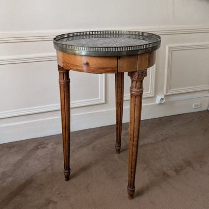 Small fruitwood coffee table. Sainte-Anne...
