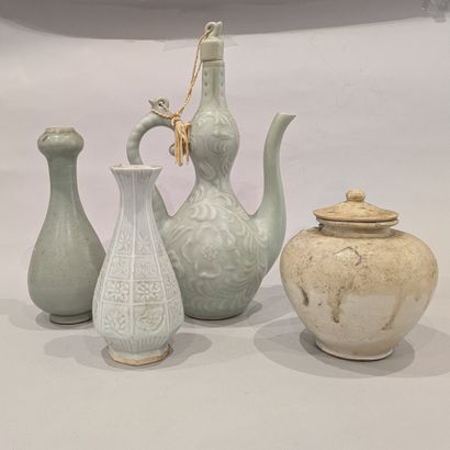 China, 19th and 20th century. Set of three...