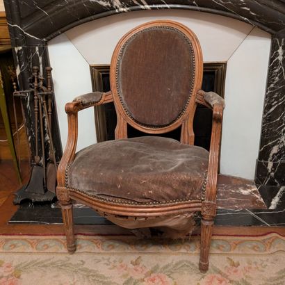 Natural wood molded armchair, cabriolet medallion...
