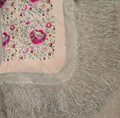 Set: - China, 20th century. Square-shaped...