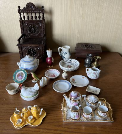 Ensemble de vaisselle miniature et parties...