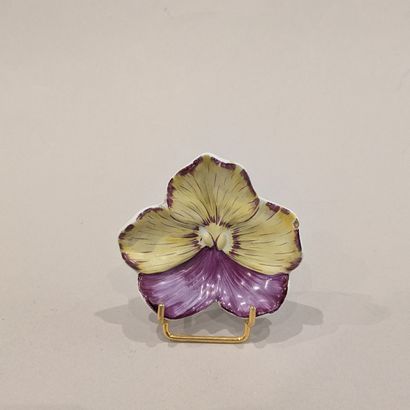 Emile GALLE (1846-1904). Petite soucoupe...