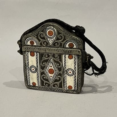 Qur'an case in silver-plated metal, decorated...