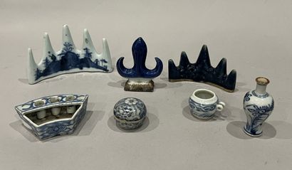 China. Porcelain set decorated in blue underglaze:...