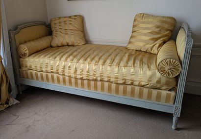 Moulded grey lacquered wood daybed. Basket-handle...