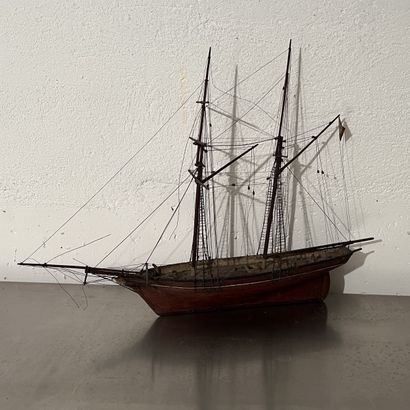 Ensemble : Maquette de bateau à deux mats...